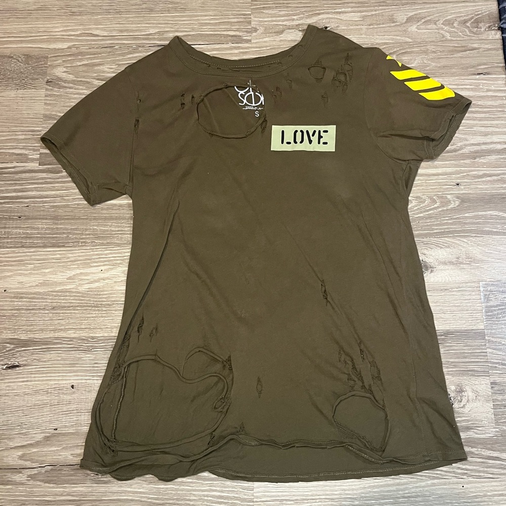 Chaser army green distressed T-shirt, size S